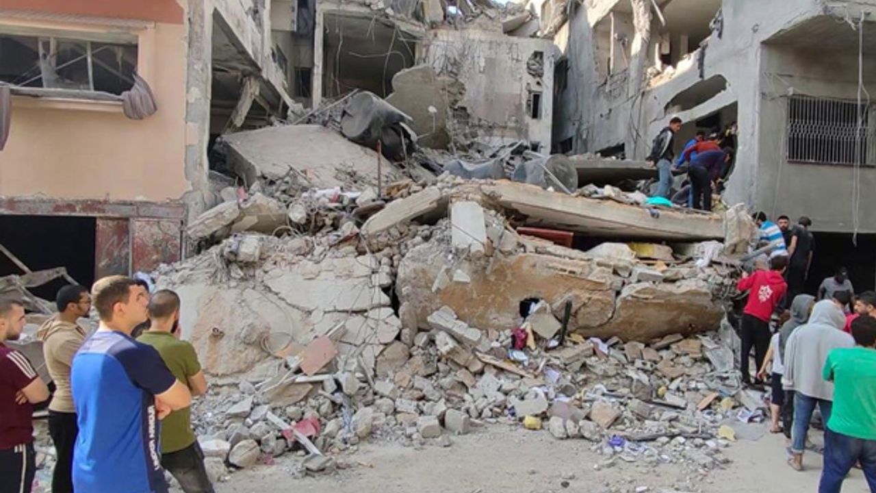 Gazze’de Katliam: İsrail Okulun Yanındaki Eve Saldırdı, 19 Kişi Öldü