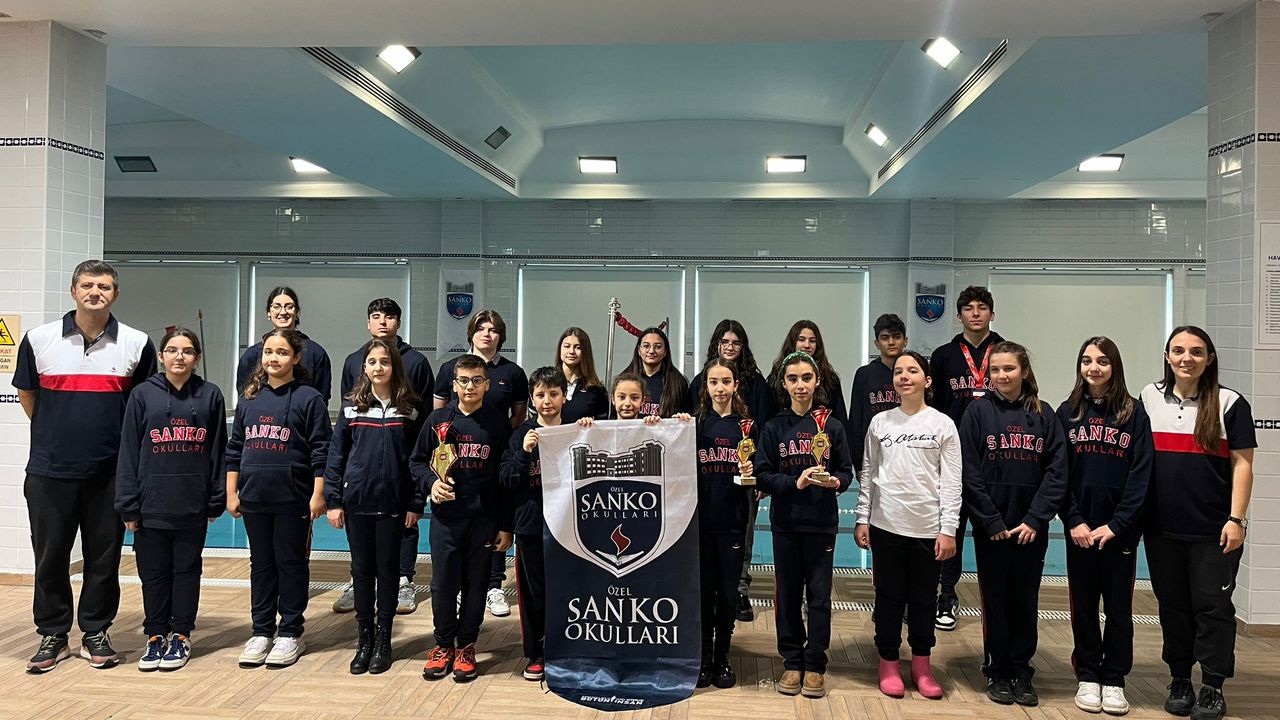 SANKO yüzmede üç kupa kazandı