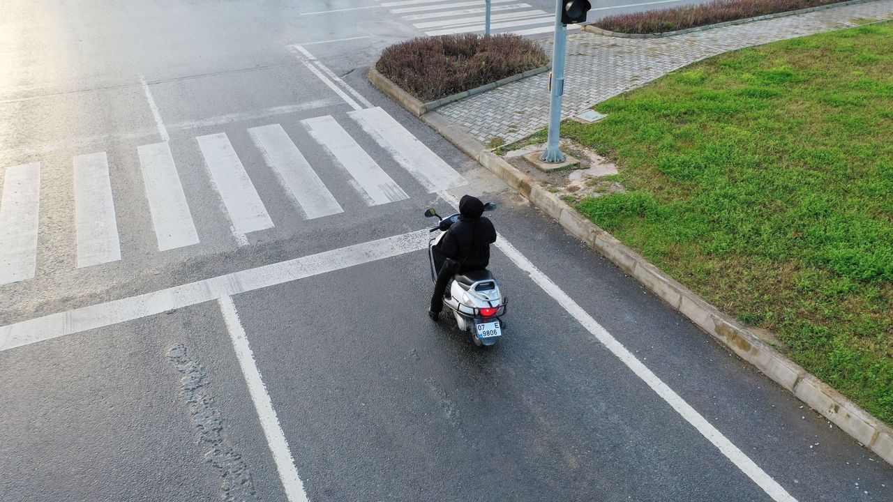 Trafikte cep telefonu kullanan sürücülerin dikkatine!