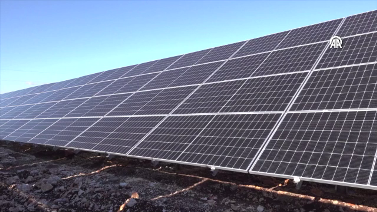 GAÜN Güneş Enerji Sistemi ile Hem Elektrik Üretiyor Hem de Akademik Faaliyetlere Destek Oluyor!