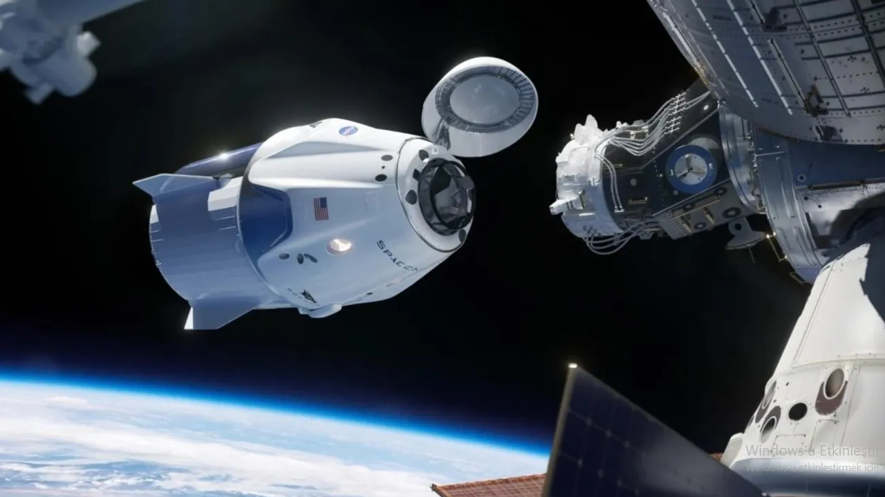 SON DAKİKA: SpaceX'e ait uzay aracı ISS'e kenetlendi