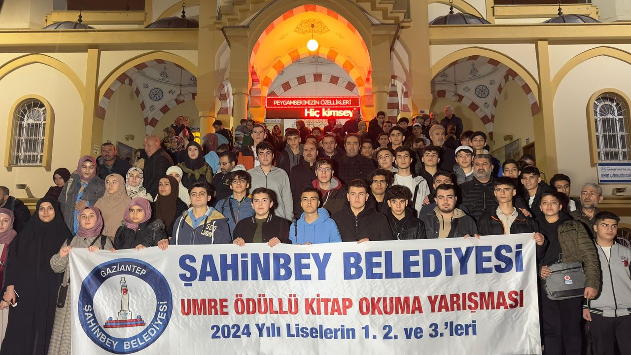 Şahinbey Belediyesi öğrencilere Umre yolculuğu düzenledi