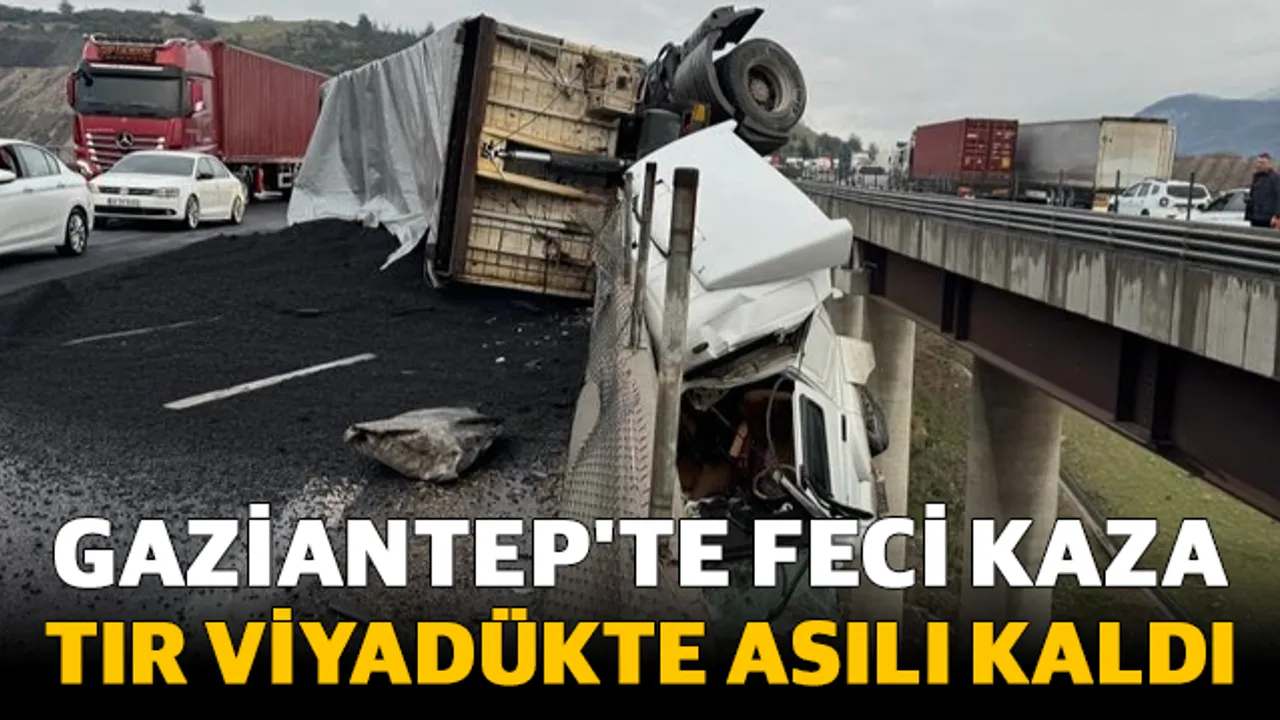 Gaziantep'te Feci Kaza: Tır Viyadükte Asılı Kaldı