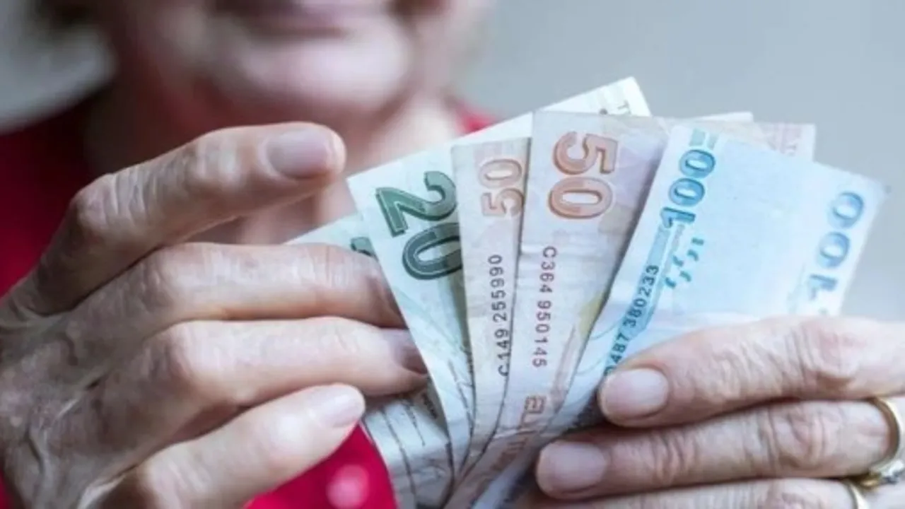 Ünlü Ekonomist Kötü Haberi Verdi! Emekliler Maaş Almayacak