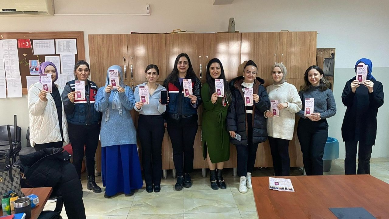 Jandarma Gaziantepli Kadınlara KADES Uygulamasını Anlattı!