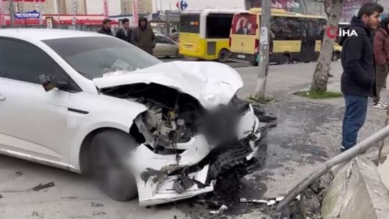 Böyle Kaza Görülmedi! Süratle Yayaların Arasına Daldı!