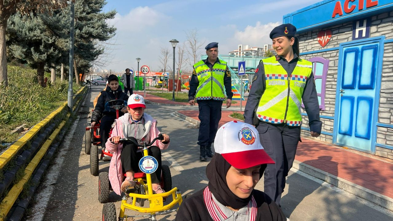 Gaziantep'te İlkokul Öğrencilerine Trafik Eğitimi!