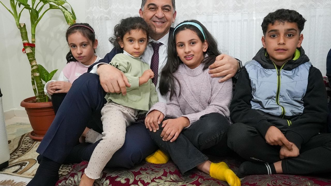 Asmin ve Tuana, Şehitkâmil Belediye Başkanı'nı Evlerine Davet Etti