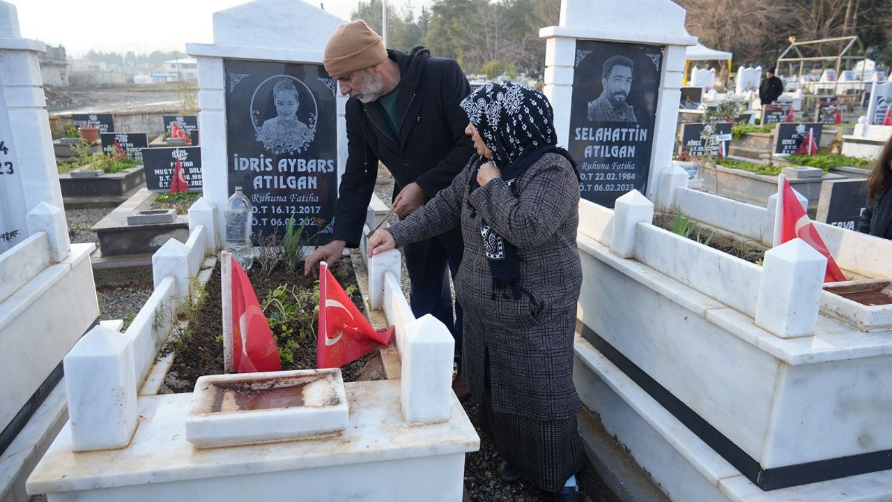 Depremde canlarını toprağa verdi! Acı günde de oradaydı!
