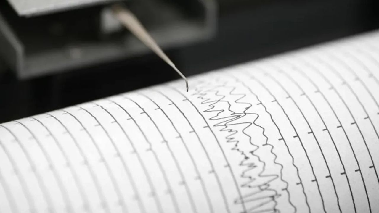 Büyük Deprem Paniğe Neden Oldu! Halk Sokaklarda