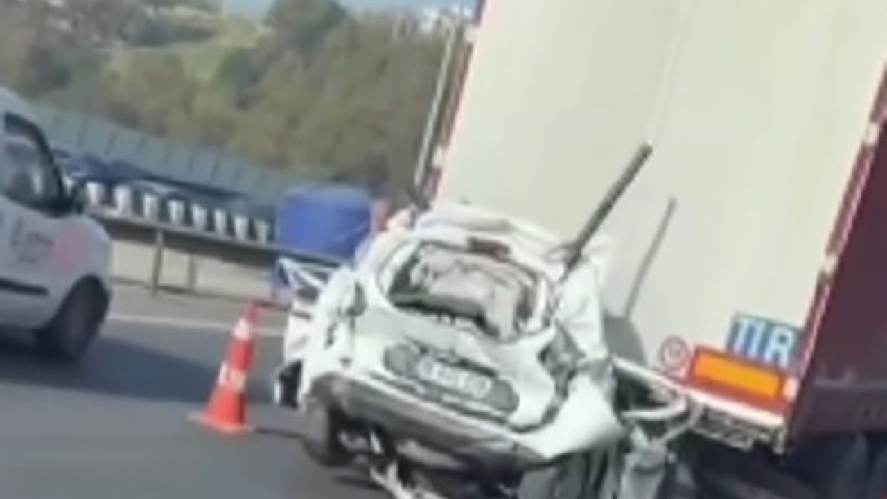 Korkunç Kaza! Tırların Arasında Kağıt Gibi Ezildi