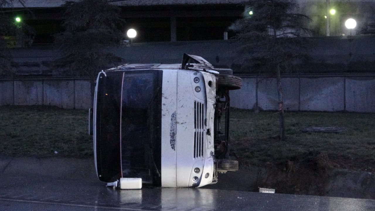 İşçi Minibüsü Devrildi: 6 Yaralı