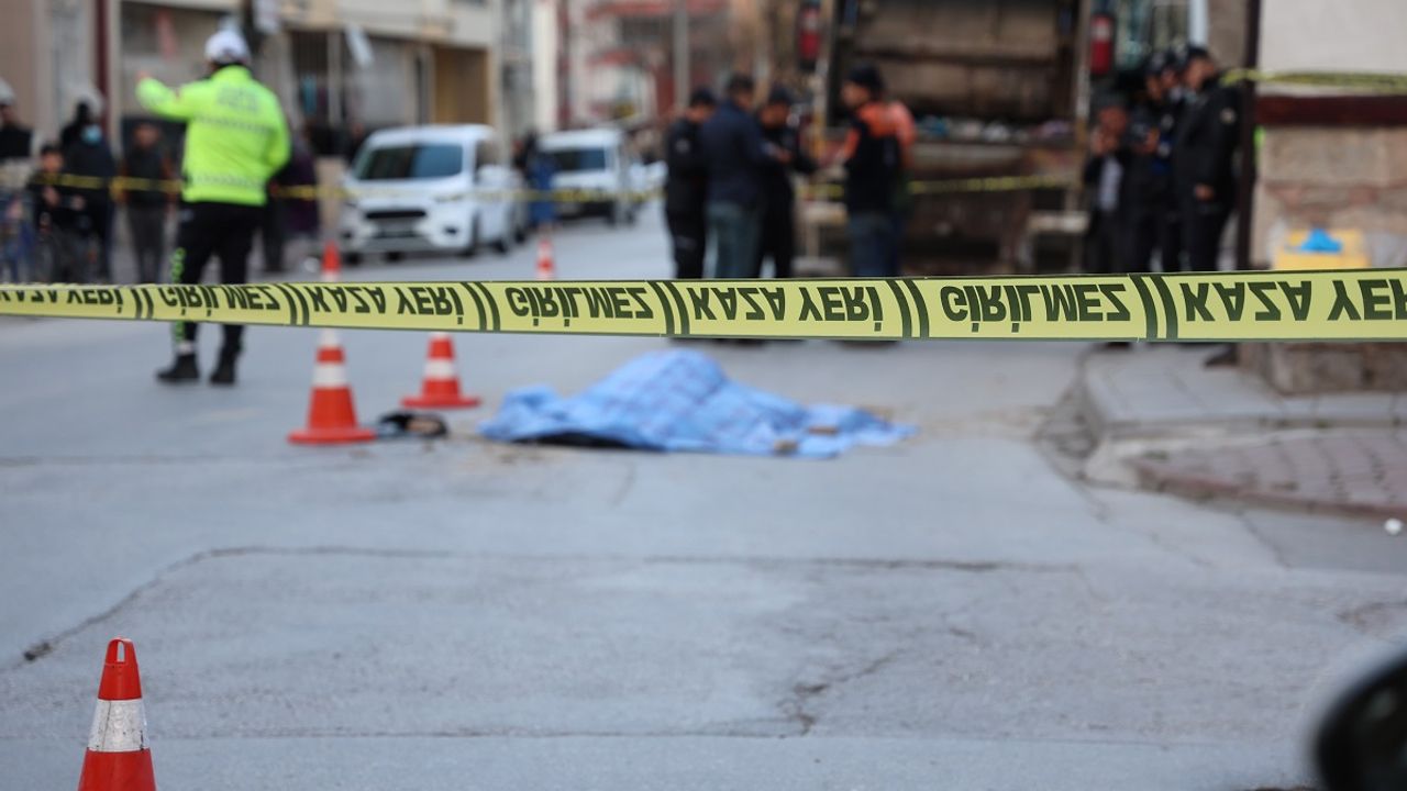 Çöp Kamyonunun Çarptığı Kadın Hayatını Kaybetti!