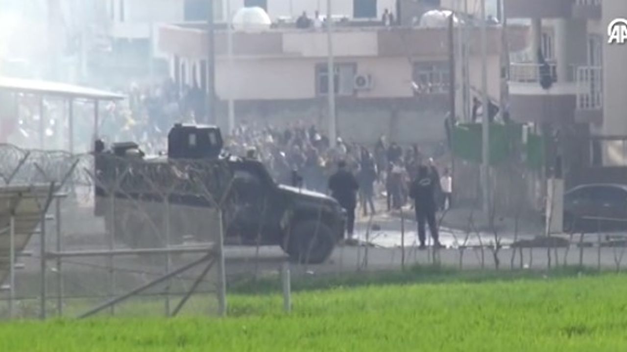 Nevruz Etkinliğinde Polise Taş Atan Gruptaki 3 Şüpheli Gözaltına Alındı