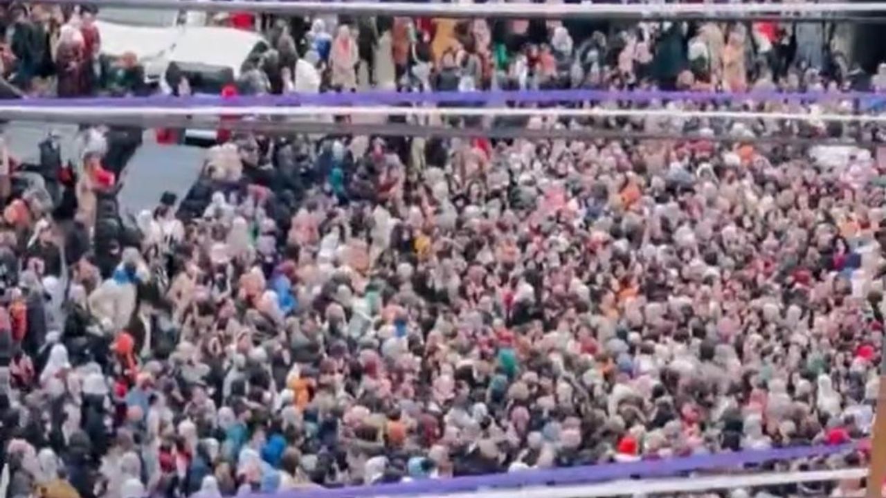 Çeyiz Mağazasında İndirim İzdihamı!