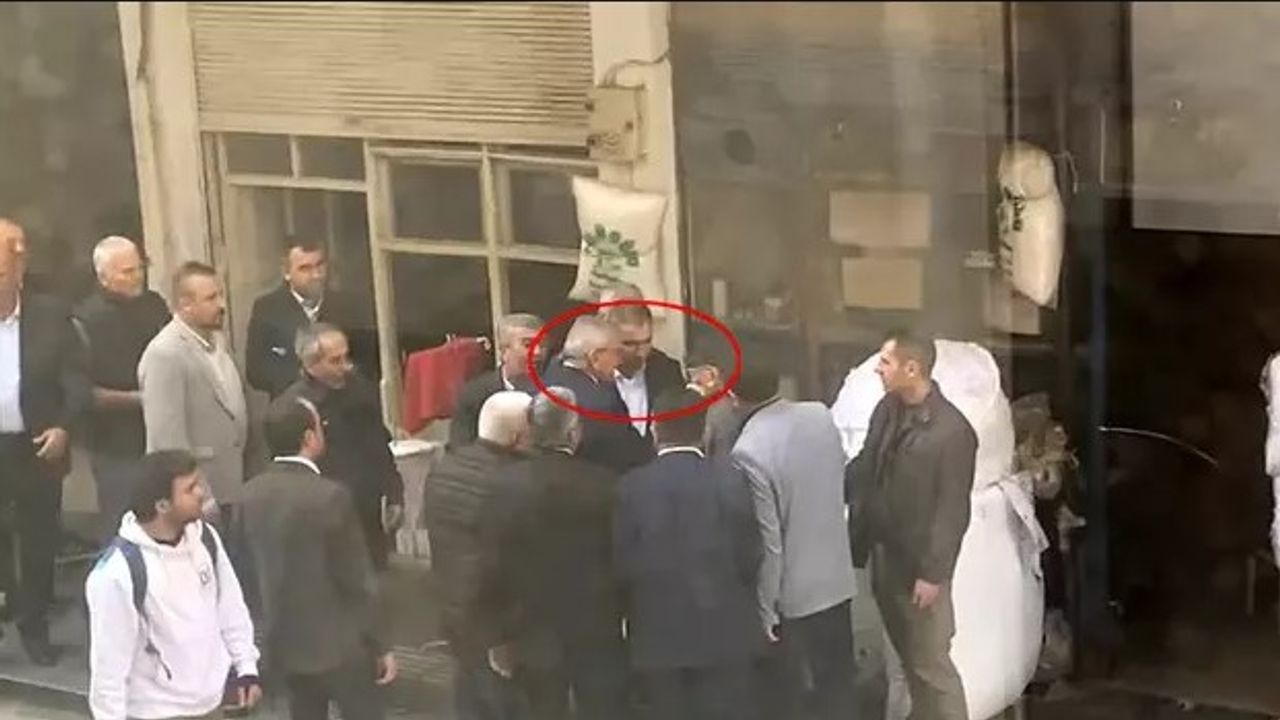 Akıllara Durgunluk Veren Olay! Belediye Başkanı, Kendisine Oy Vermeyeceğini Söyleyen 70 Yaşındaki Seçmene Yumruk Attı