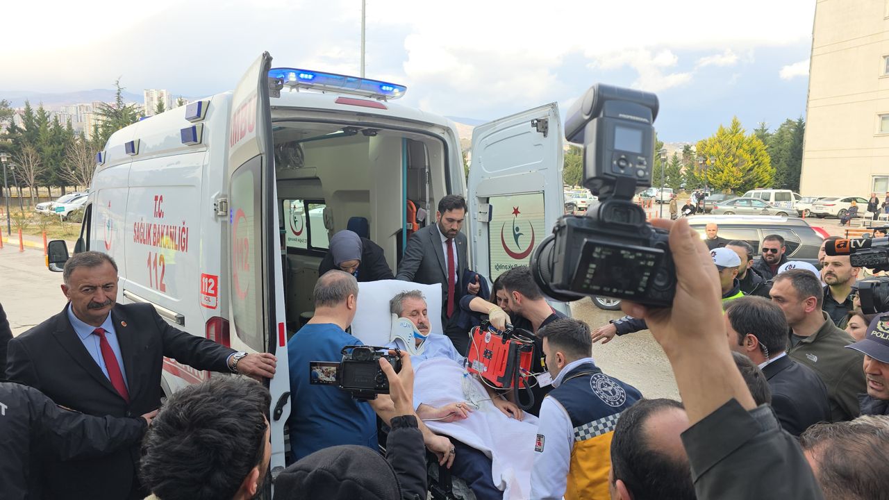 Genel Başkan Trafik Kazası Geçirdi! O Anlar Kamerada!