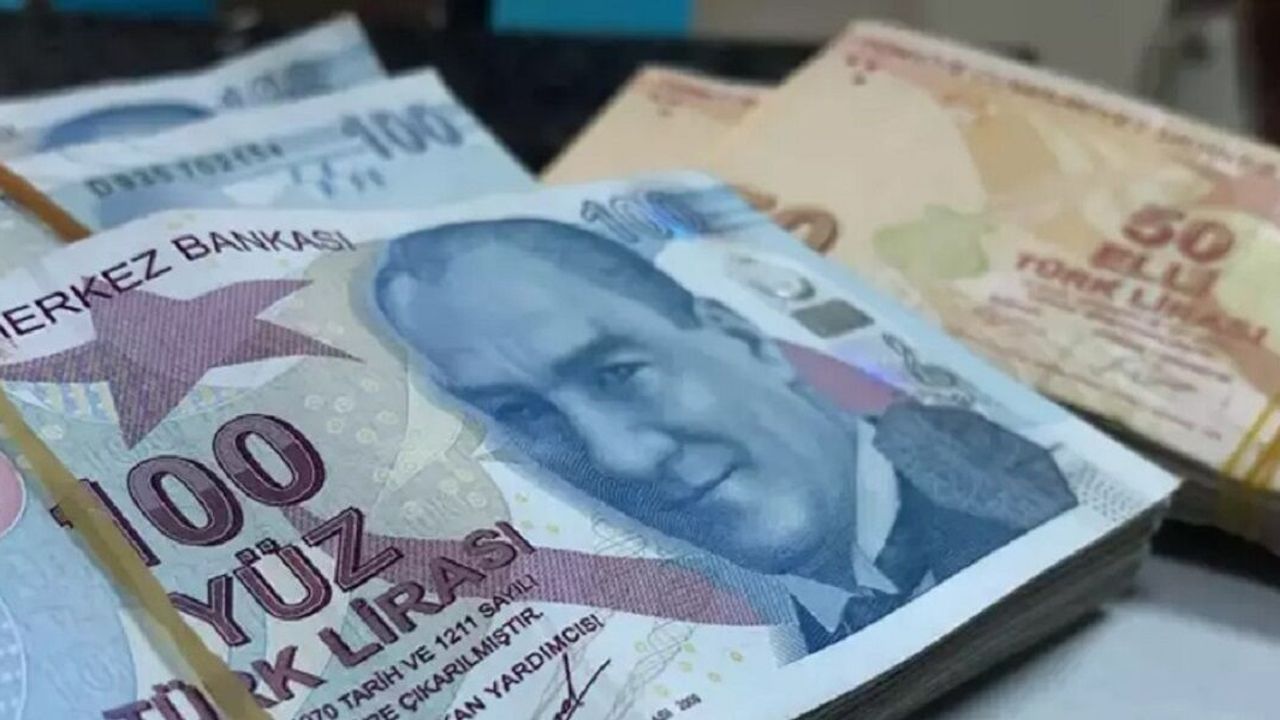 Emekli Maaşları ve Asgari Ücrette Zam Beklentisi Olmalı Mı? Ünlü Ekonomist Açıkladı!