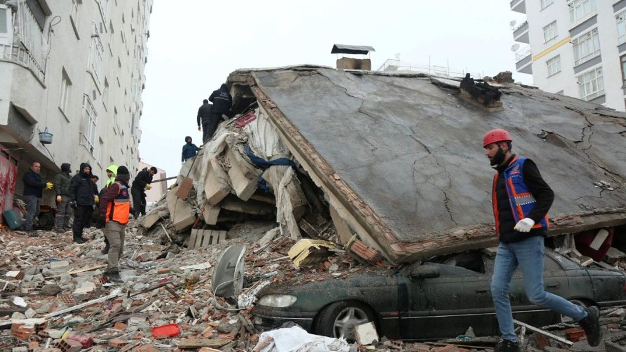 Sarsıntı ile Uyandılar! Deprem Yürekleri Ağza Getirdi!