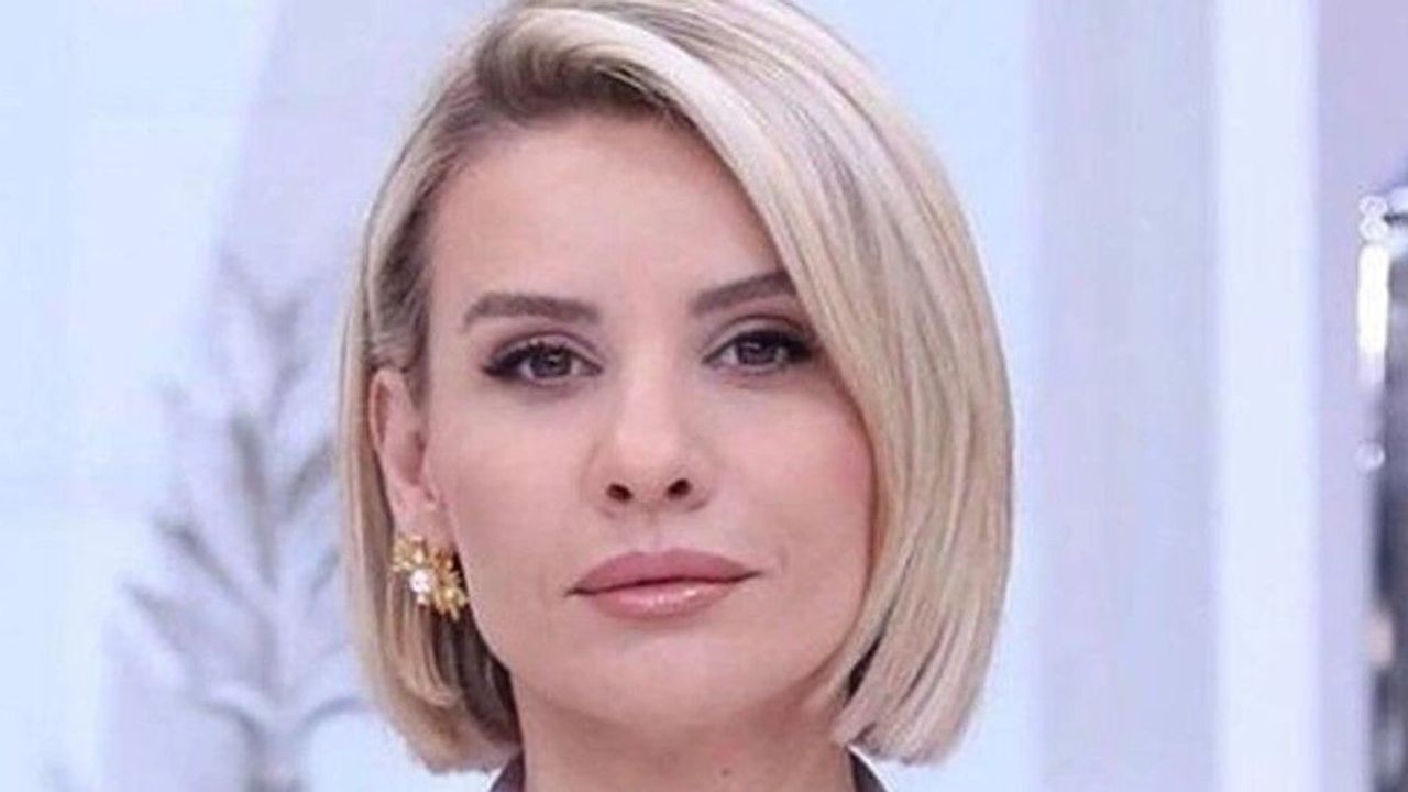 Esra Erol'un Aile Paylaşımı Gündemi Sarstı! "Anne-Kız Pozu Görenleri Şaşırttı!"