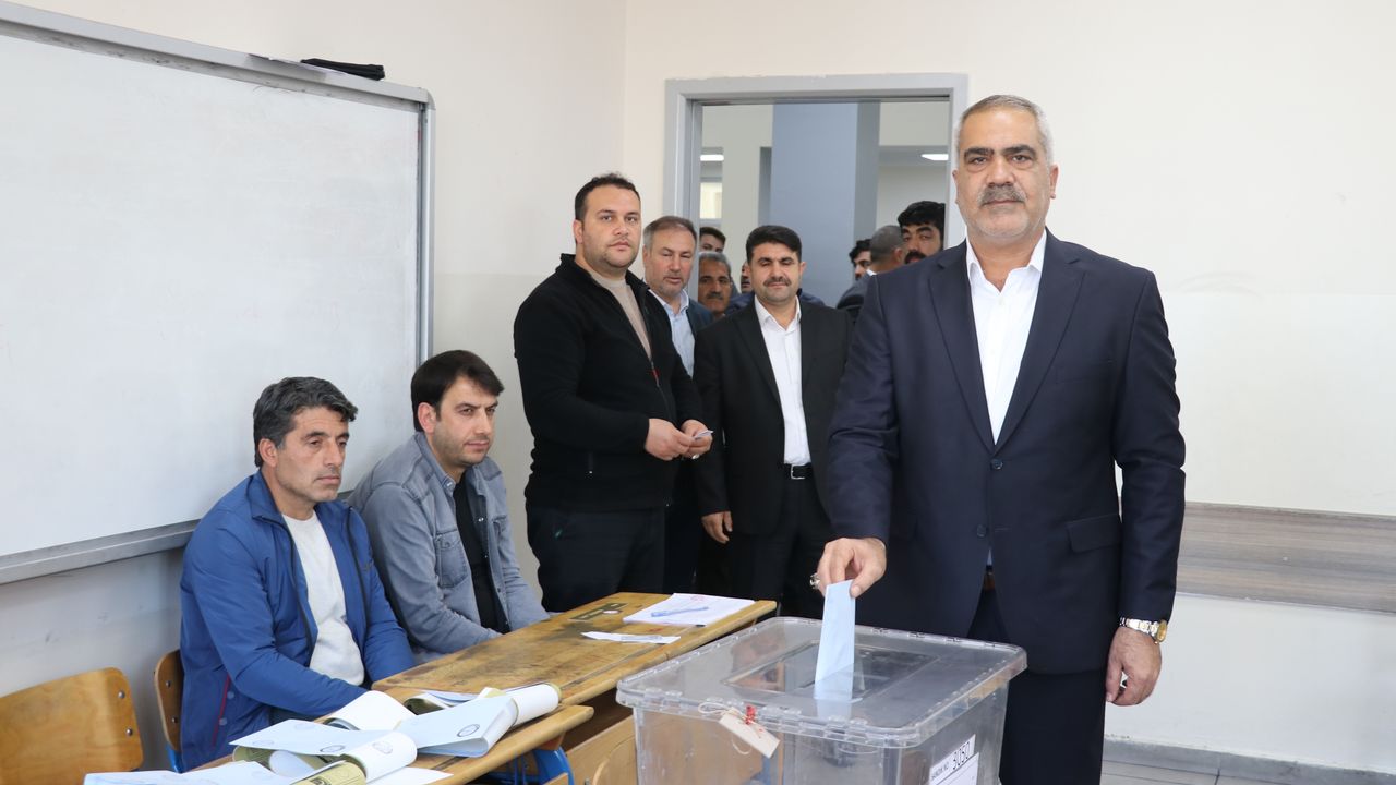 Mehmet Nakşi Erat, oyunu kullandı