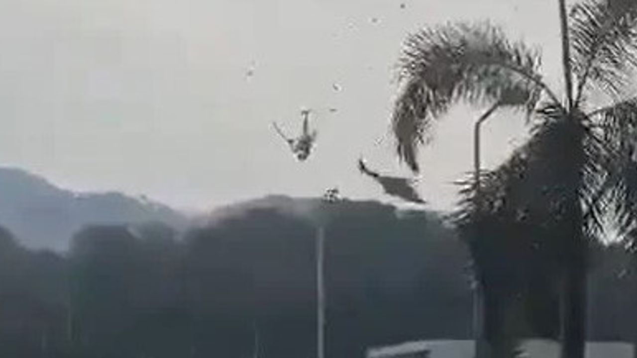 Geçit Töreni Kana Bulandı! 10 Ölü!