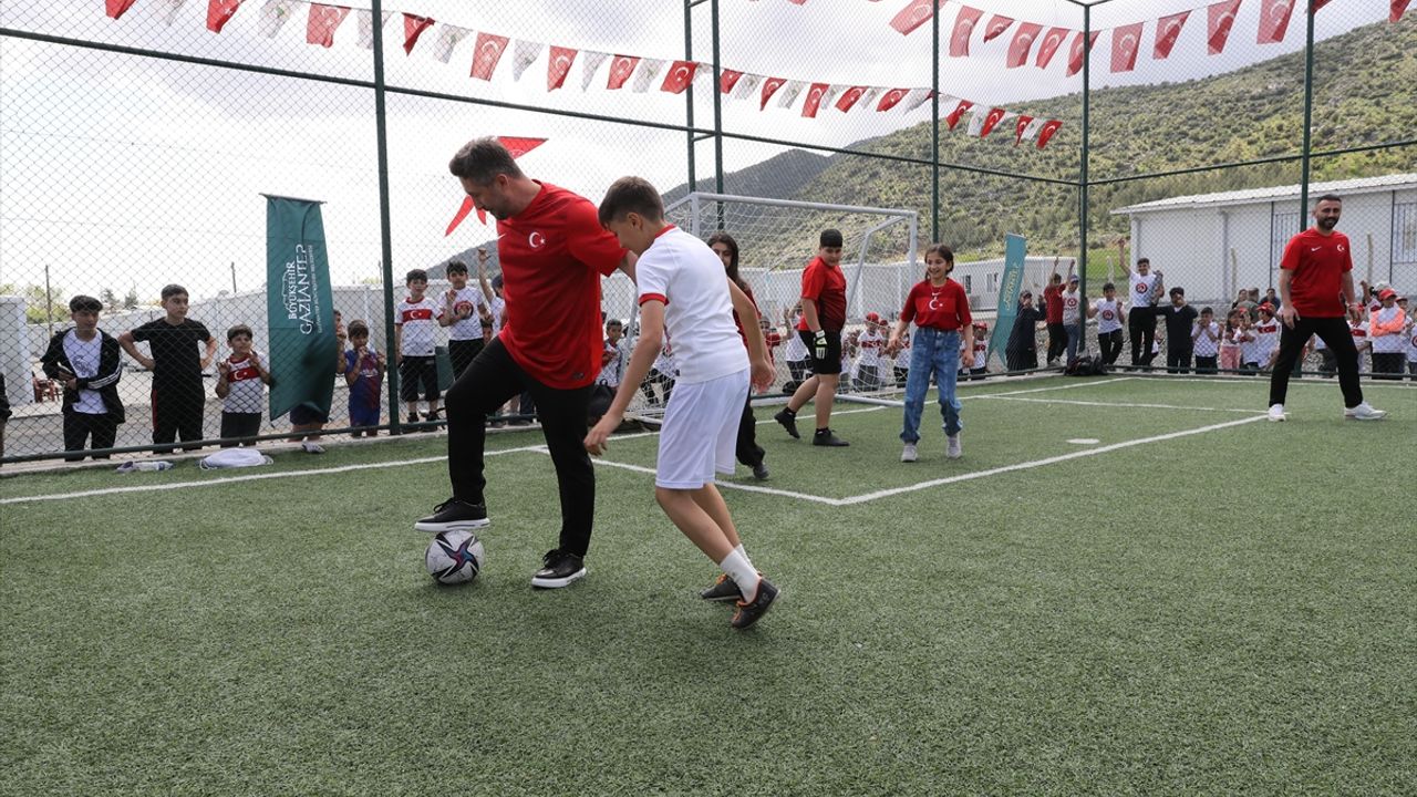 TFF Heyeti  İslahiye ve Nurdağı'ndaki Konteyner Kentleri Ziyaret Etti!