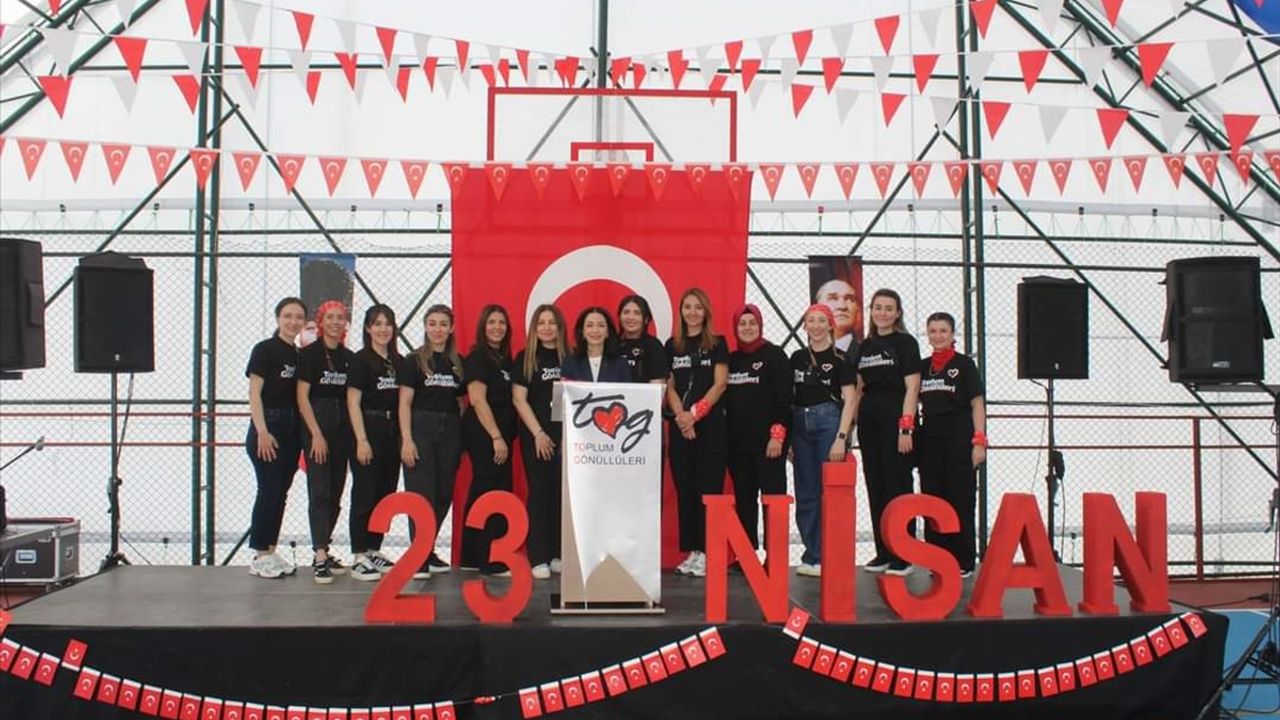 İslahiye'de Konteyner Kentte Barınan Çocuklar 23 Nisan'ı Kutladı!