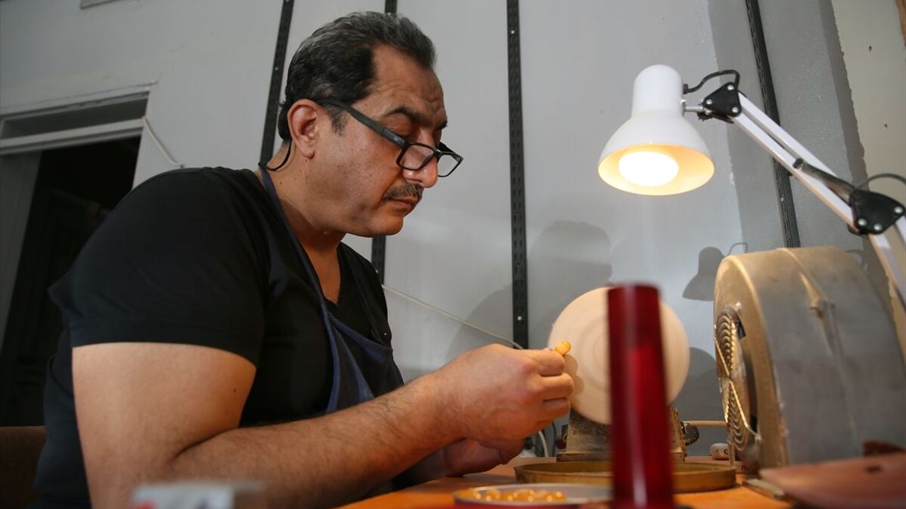 Gaziantep'te Atıl Malzemeler Ve Antika Eşyaları Sanata Dönüşüyor!