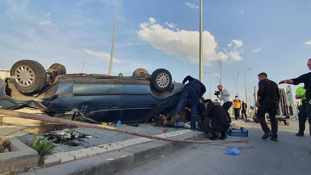Takla Atan Otomobil Kanala Düşmeden Son Anda Durdu: 1 Yaralı