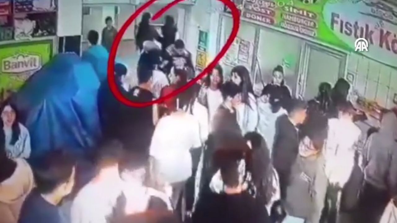 Gaziantep’te Nefes Kesen Anlar! Öğrencisini Son Anda Kurtardı!