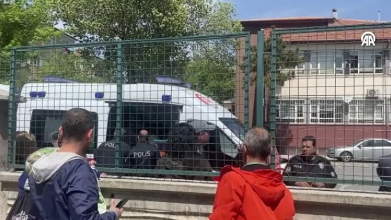 Okulda Gıda Zehirlenmesi: Çok Sayıda Öğrenci Hastaneye Kaldırıldı!