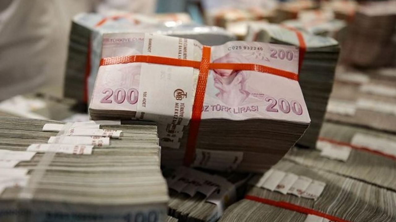 Memur ve sözleşmeli personel maaşları erken ödenecek mi?