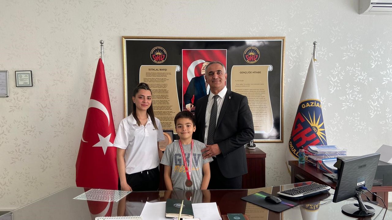 GKV’li Minik Kulaçlardan Yüzme Başarısı