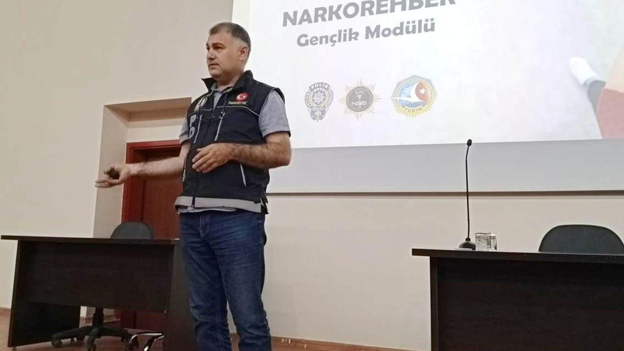 Oğuzeli MYO Öğrencilerine Uyuşturucu Madde Bağımlılığı İle Mücadele Konferansı