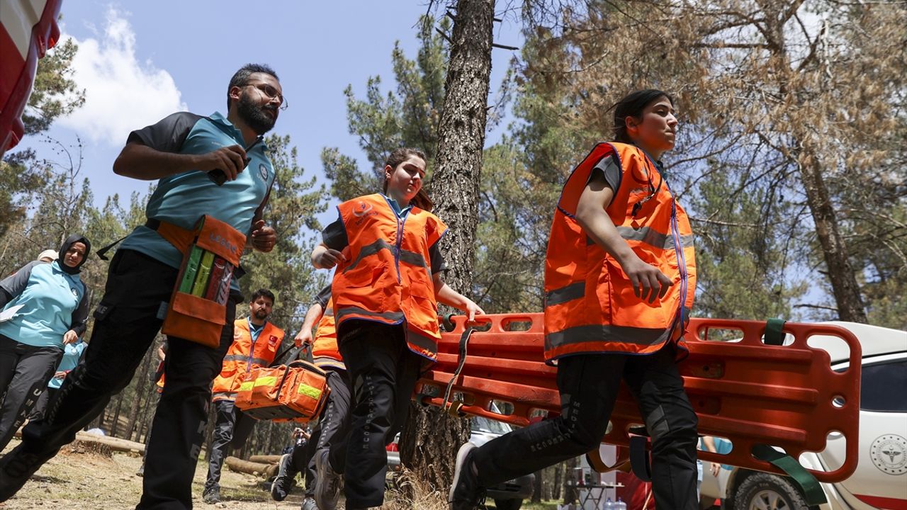 Deprem Bölgesinde Çalışan UMKE Ekipleri Tatbikat Yaptı