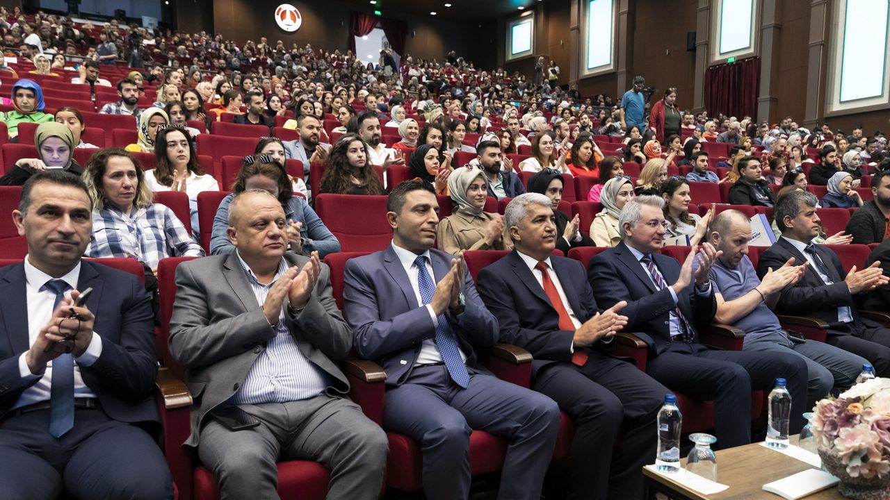 Gaziantep Erdem Koleji’nde PDR’ye Vizyon Katan Sempozyum