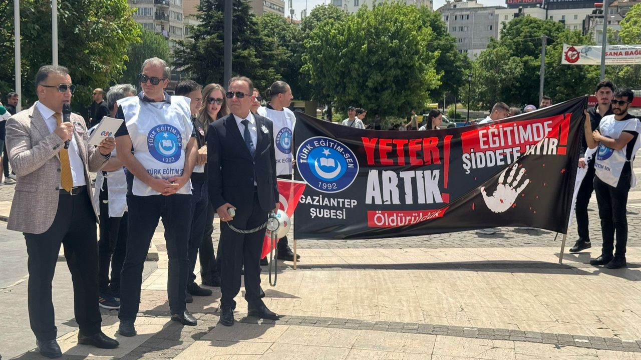 Gaziantep’te Şiddete Karşı Öğretmenler Basın Açıklaması Yaptı