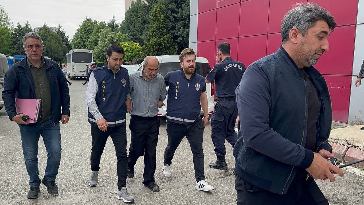 Gaziantep’te Ailesini Katleden Cani Üzerindeki Kanlı Kıyafetler ile Konuştu!