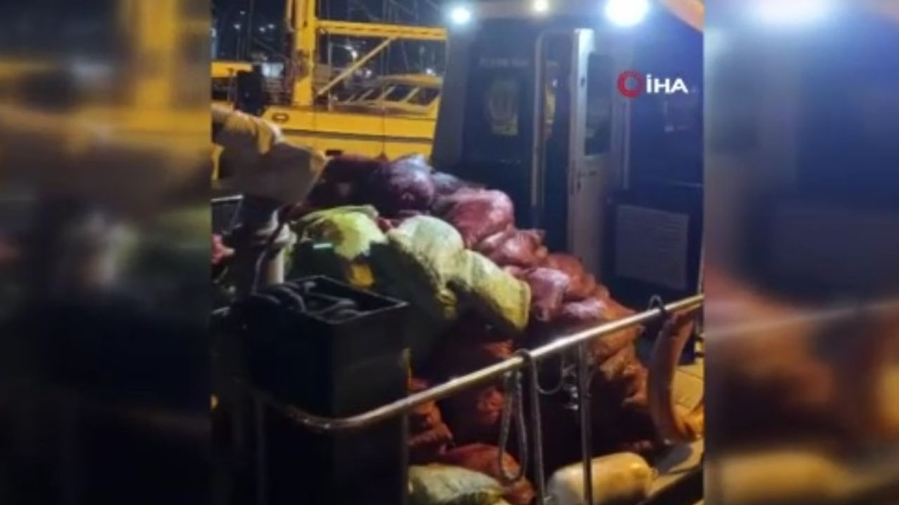 Tır Kasasında 8 Ton Midye Ele Geçirildi