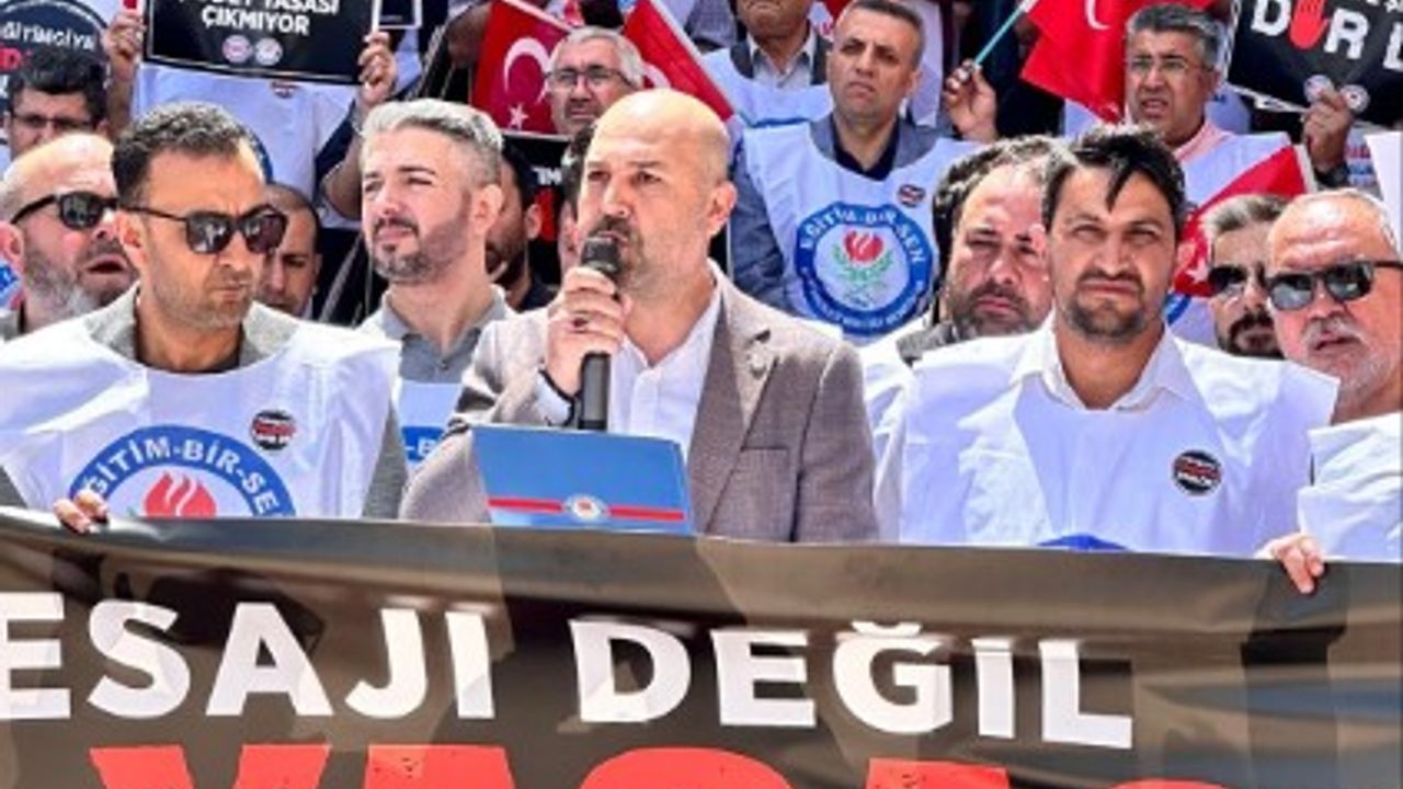 Demir’den ÖMK Açıklaması! “Öğretmenlerimizin İtibarı Yükseltilmelidir”