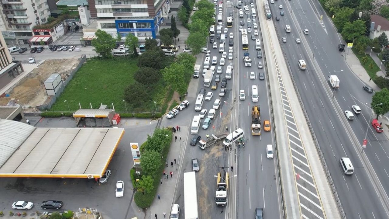 İşçi servisi devrildi: Çok sayıda yaralı var