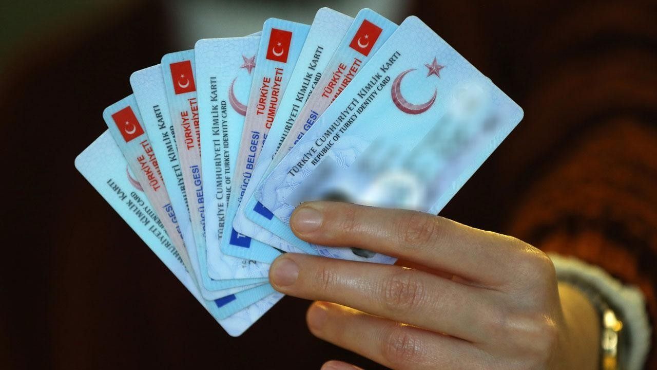 Son gün geldi çattı! 1 Ocak’tan itibaren eski kimlikler geçersiz