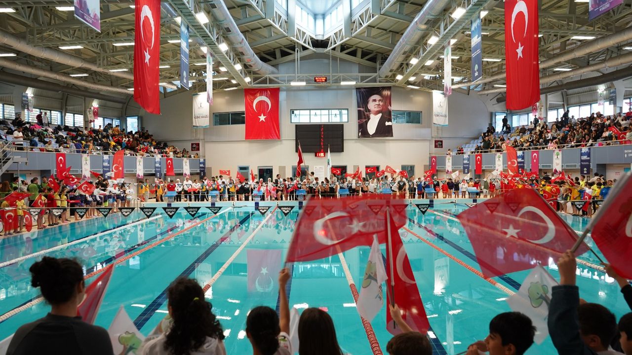 Şehitkamil’de, kulaçlar Cumhuriyet için atıldı
