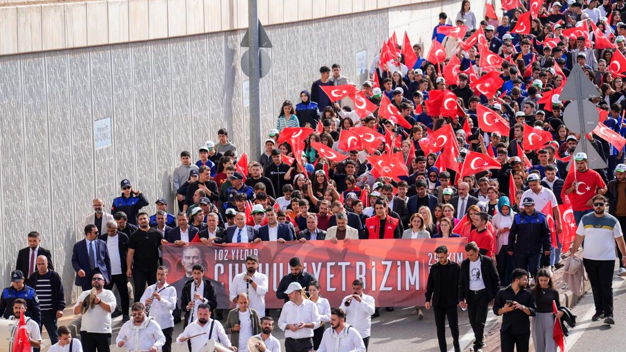 Gaziantep’te gençler, Cumhuriyet için yürüdü