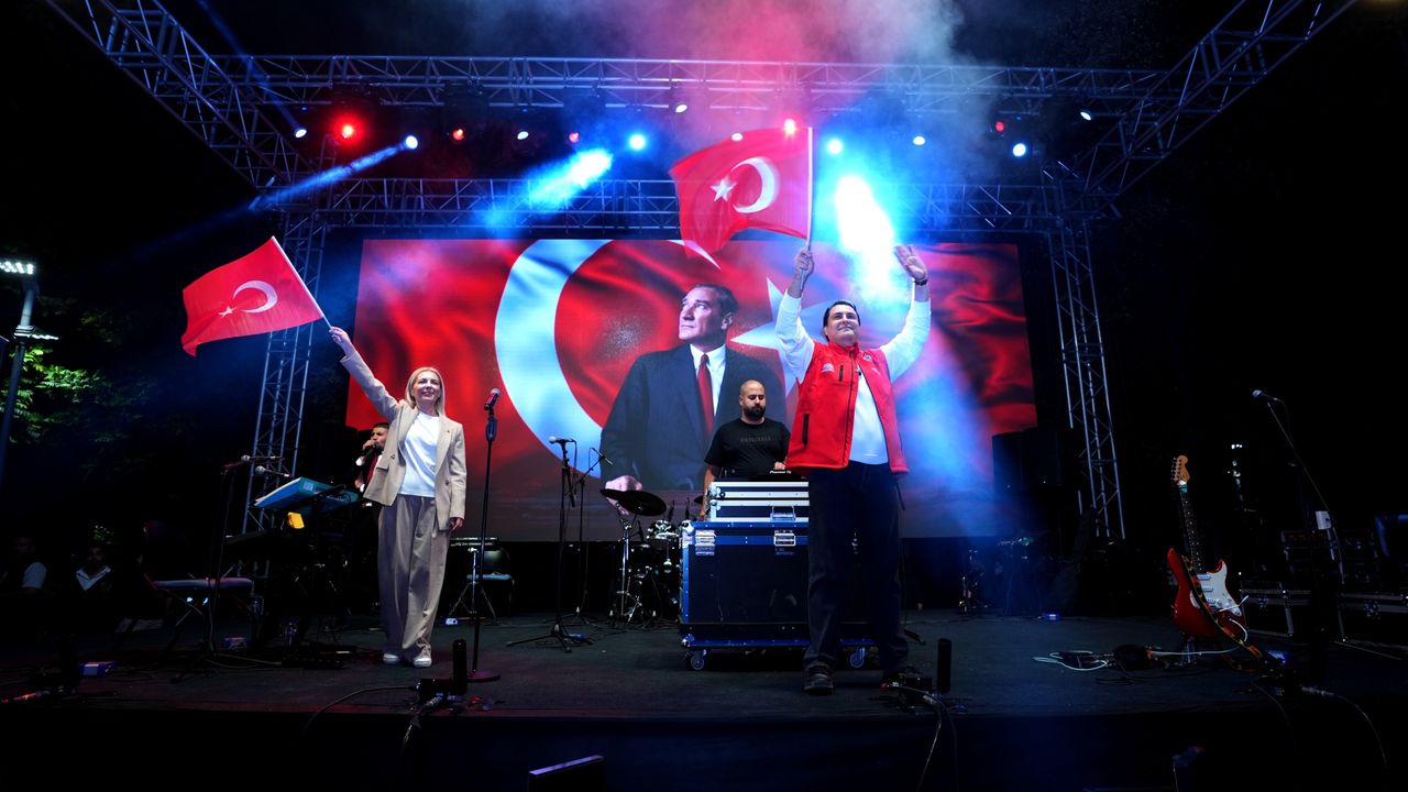 Gaziantep’te 29 Ekim Coşkusu! Cumhuriyet Kortejine yüzlerce araç katıldı