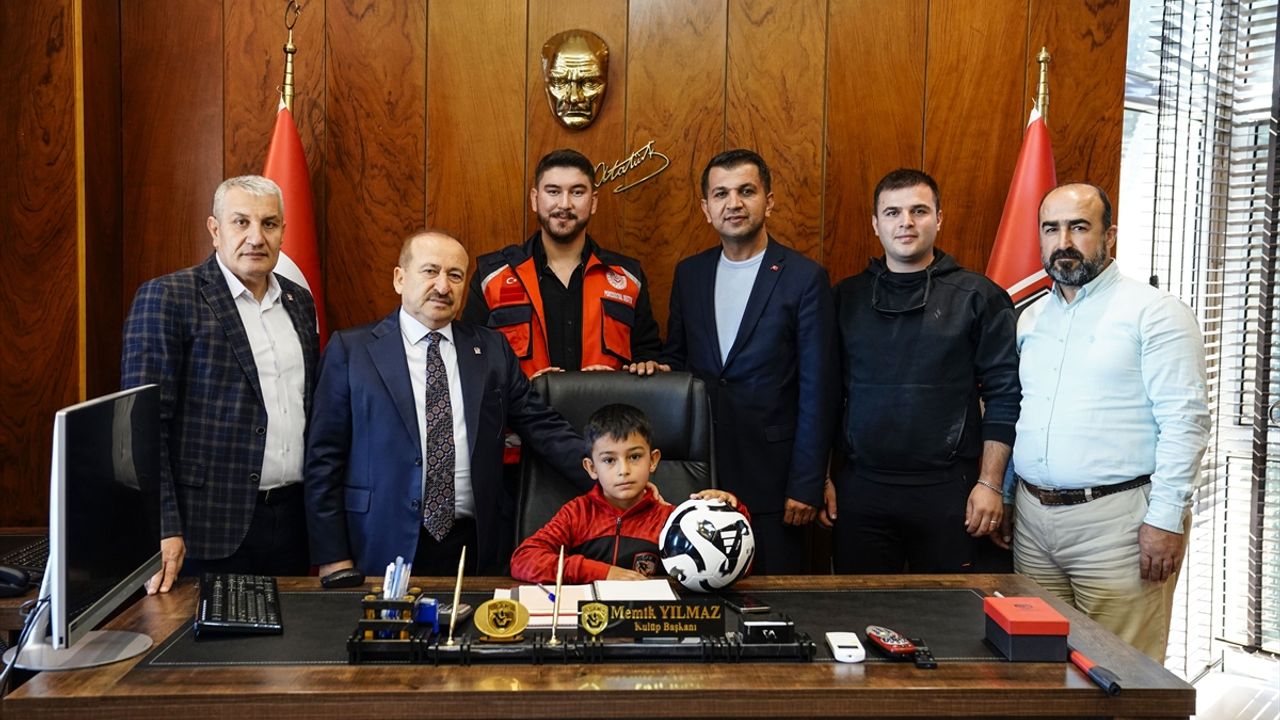 Gaziantep FK’dan örnek davranış! Minik depremzede Gaziantep FK tesislerinde ağırlandı