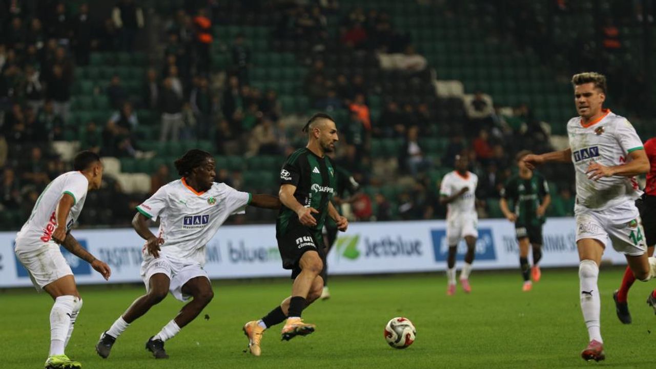 Kocaelispor evinde gole izin vermedi! Alanyaspor’u 2-0 mağlup etti