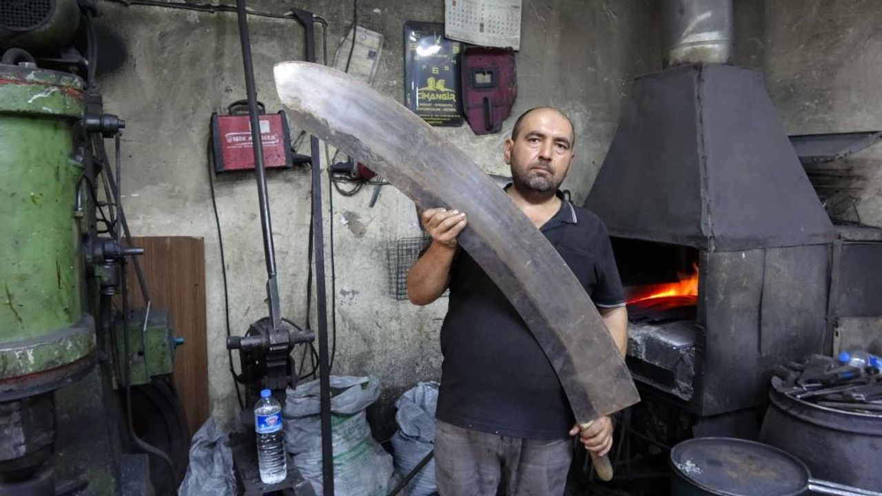 Gaziantep'te el emeğiyle yapılan et satırını fiyatını öğrenen şaşırıyor! İnsan boyu kadar…