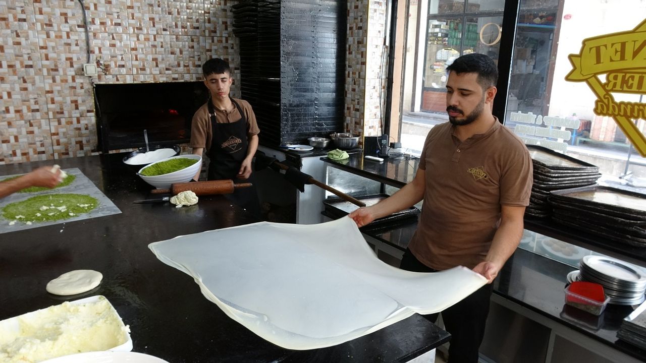 Gaziantep'e gelen turistler katmer yemeden dönmüyor